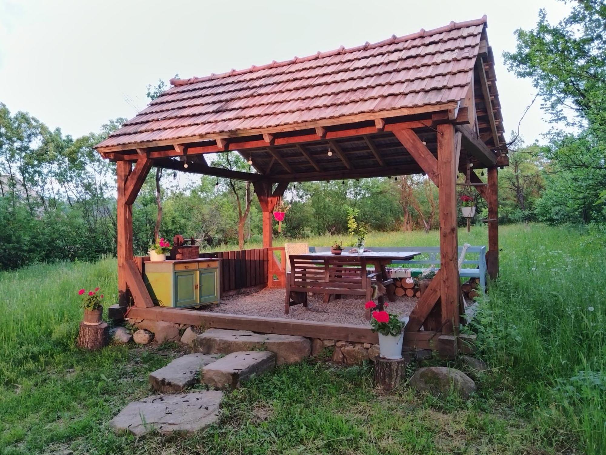 Small Apartment In Breb S Cosy Barn Bagian luar foto