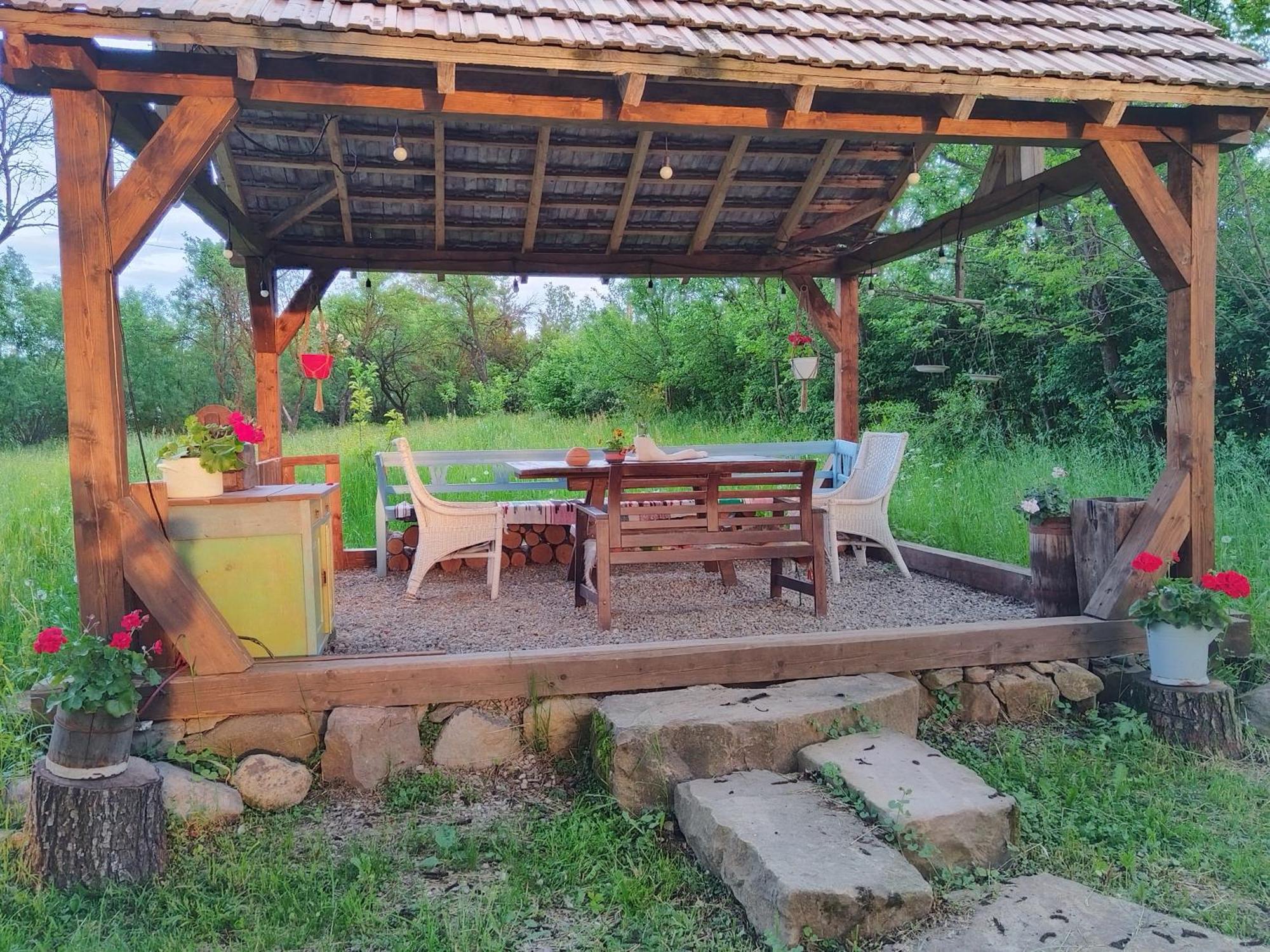 Small Apartment In Breb S Cosy Barn Bagian luar foto